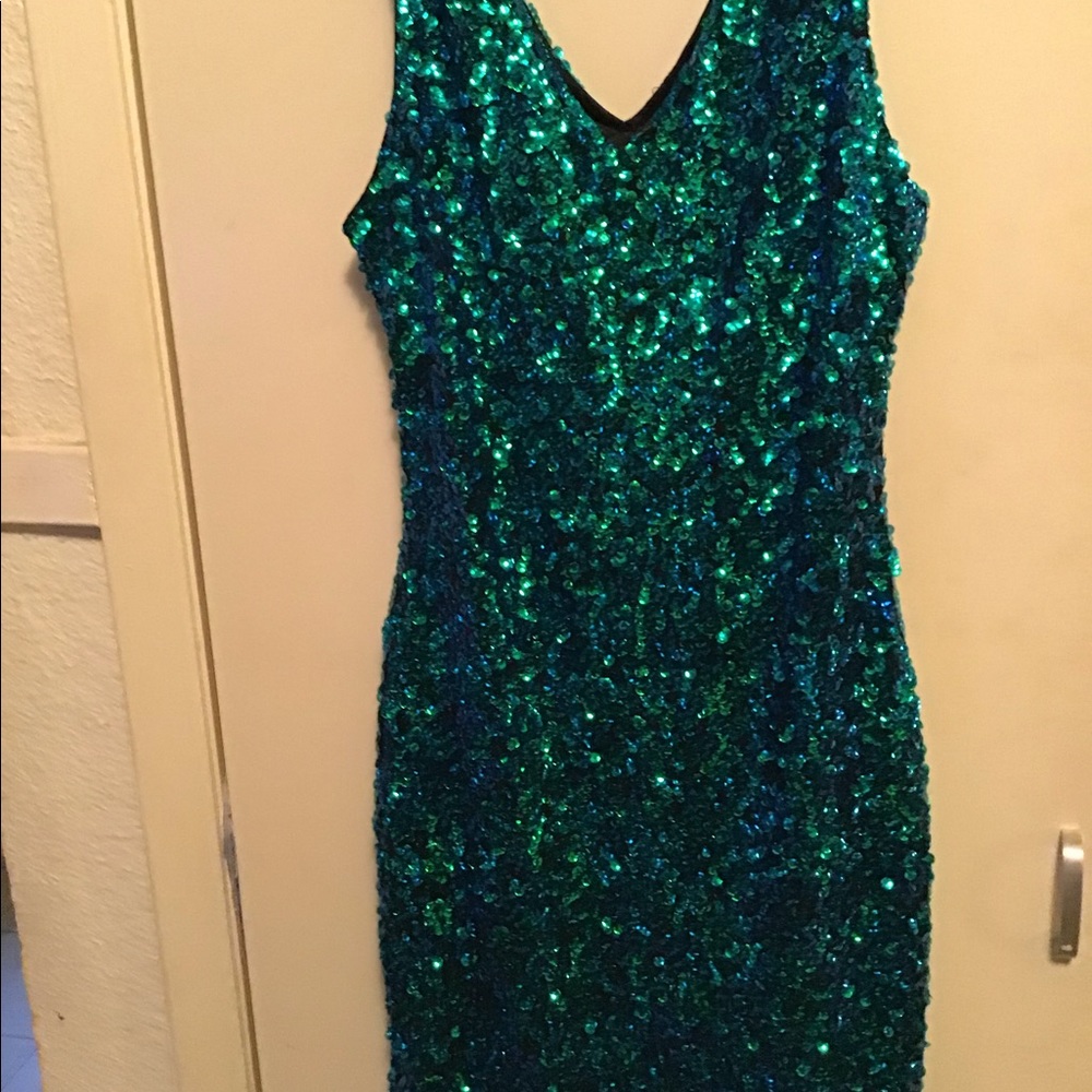Pretty Guide  sequin dress